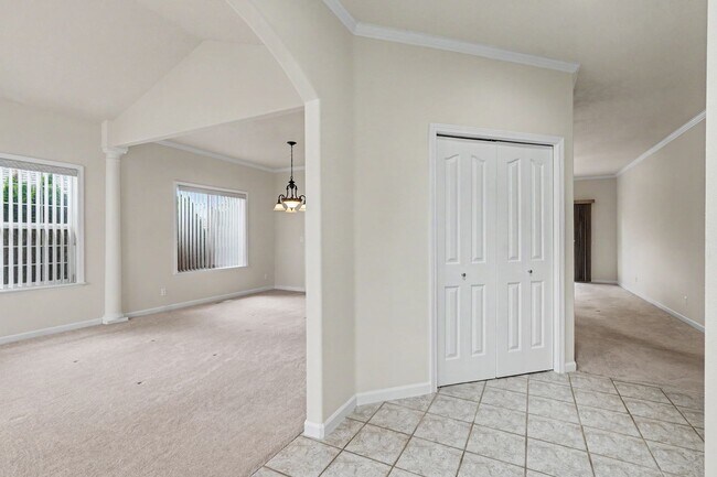 Building Photo - Well-Kept Single-Level 3 bed, 2 bath home in West Salem