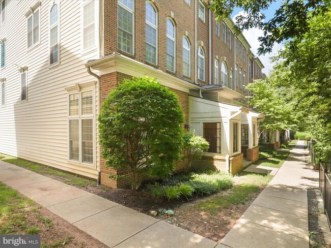 Building Photo - 12458 Liberty Bridge Rd