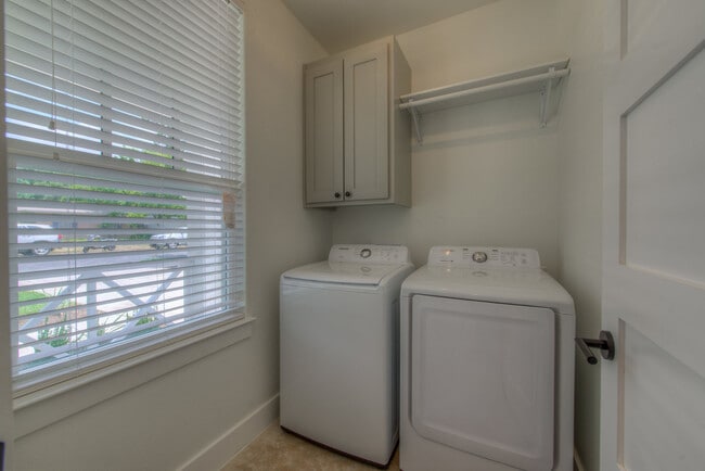 Building Photo - UT PRE LEASE: Newly Constructed: Luxury 4 ...