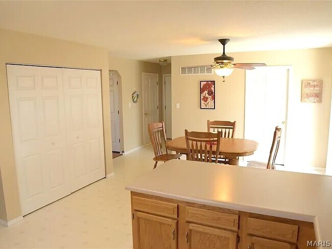 Building Photo - 347 Logan Dr