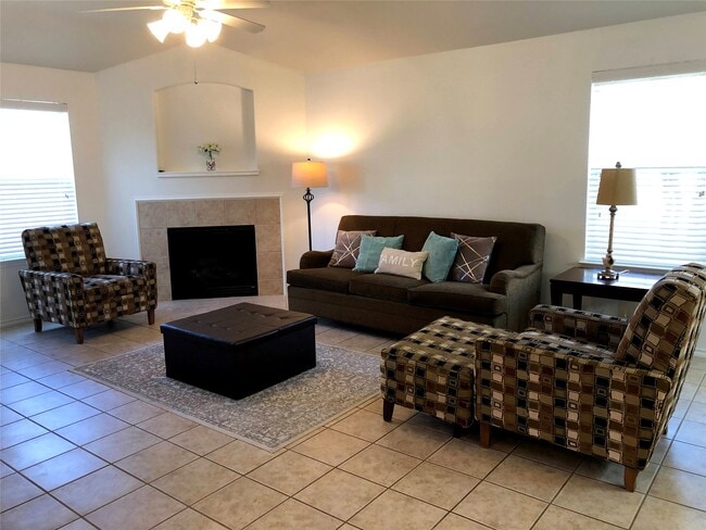 Building Photo - 4611 Pin Oak Creek Ln