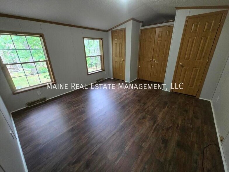 Building Photo - 171 Riverside Dr