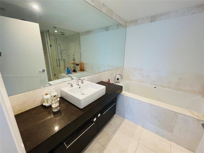 Building Photo - 17121 Collins Ave