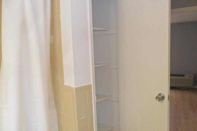 Building Photo - 147 Turner Rd