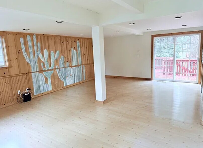 Building Photo - 11881 Pine Forest Rd