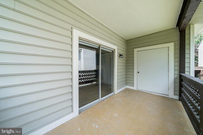 Building Photo - 10038 Oakton Terrace Rd