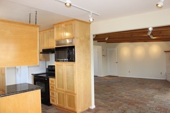 Building Photo - 5854 Mott St