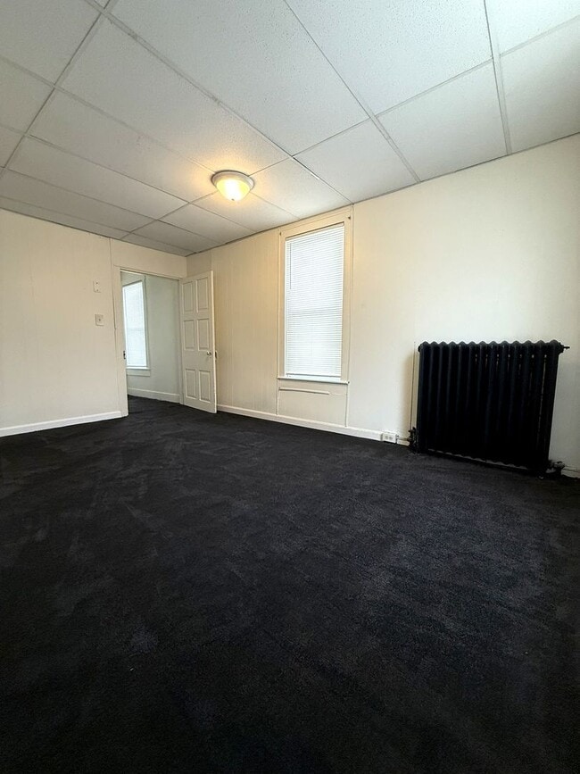 Building Photo - 704 W Main St