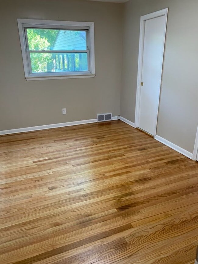 Building Photo - 5311 E Thirteen Mile Rd