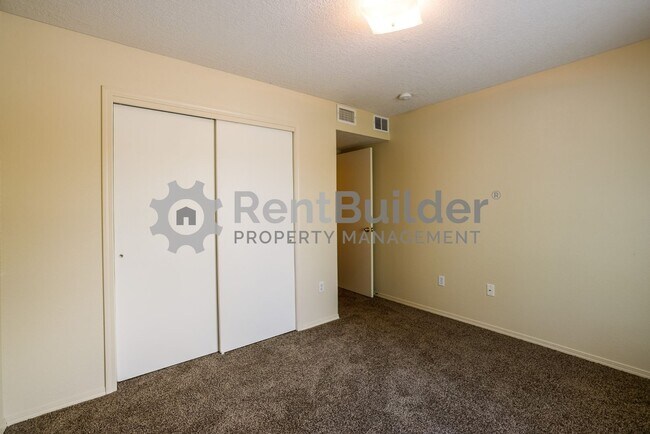 Building Photo - *** LEASE PENDING *** Please apply at your...