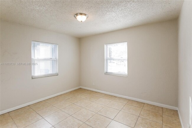 Building Photo - 5288 N Andrews Ave