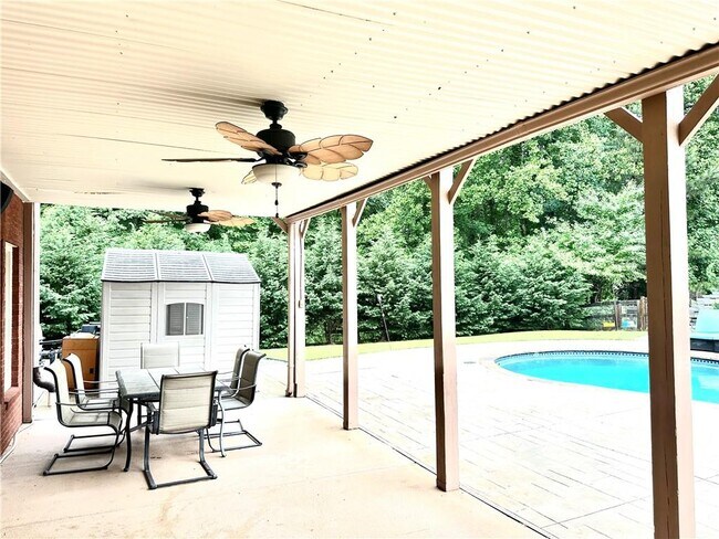 Building Photo - 2852 Summer Branch Ln