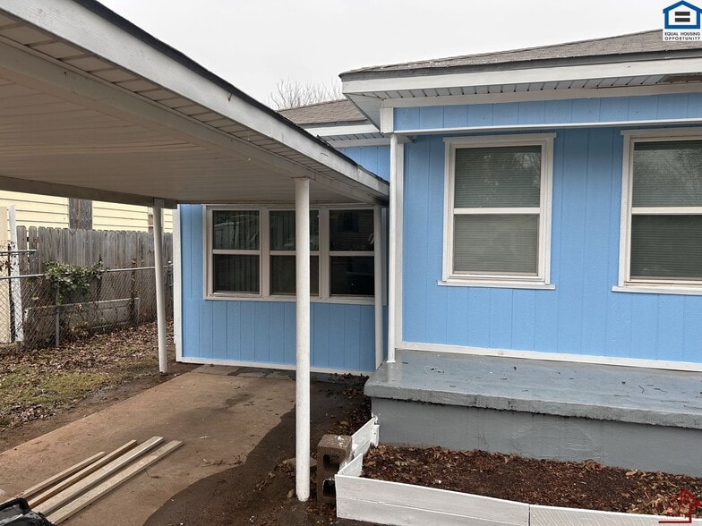 Building Photo - 2329 SW Tulane Ave