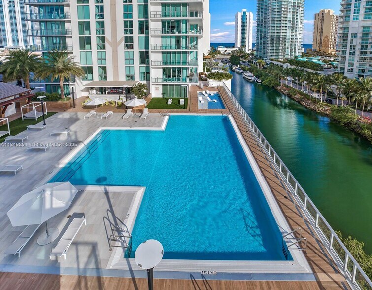 Building Photo - 300 Sunny Isles Blvd