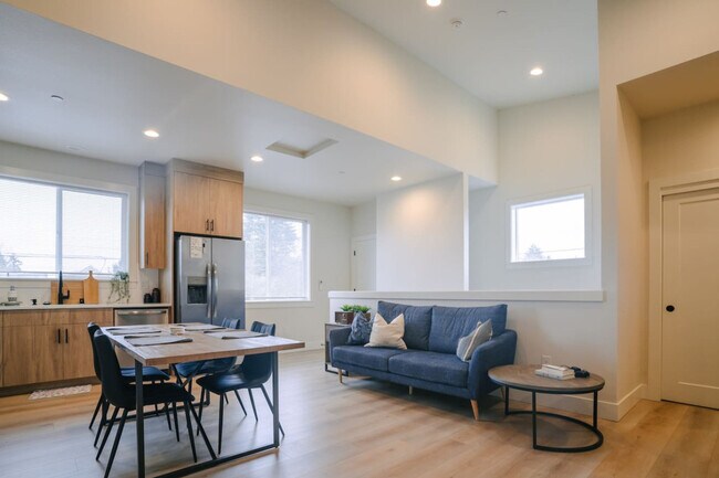 Building Photo - 3505 NE Creston Ave