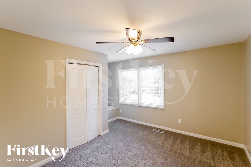 Building Photo - 2067 Longmeadow Ln