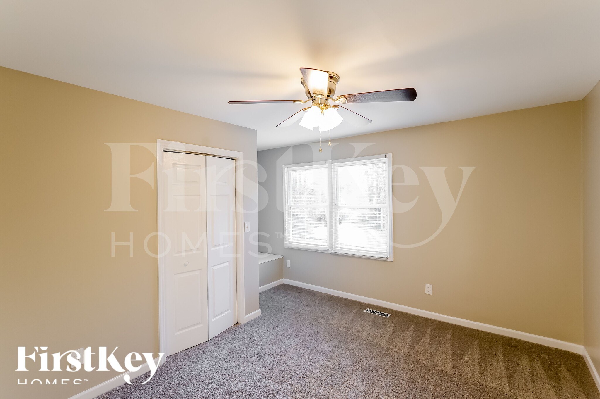 Building Photo - 2067 Longmeadow Ln