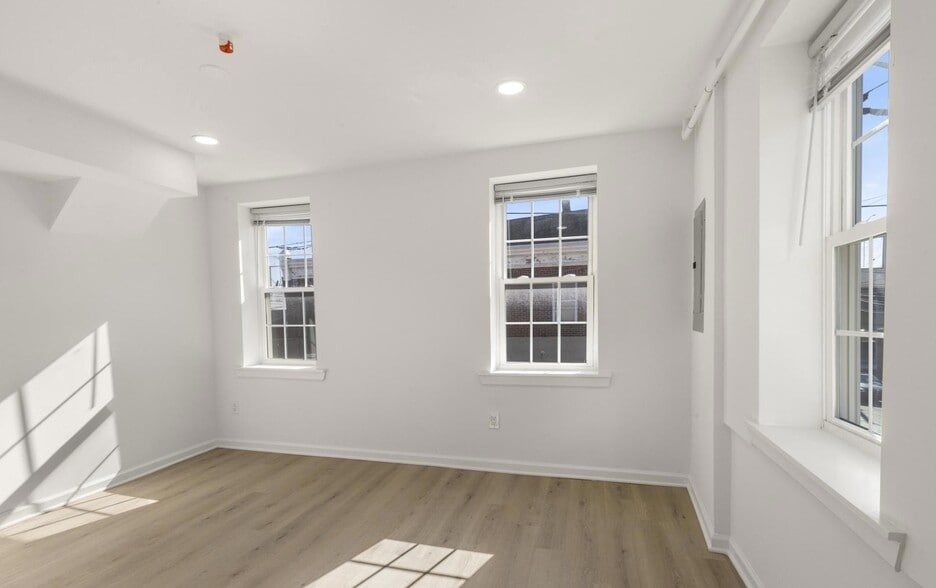 Building Photo - 2723 E Huntingdon St