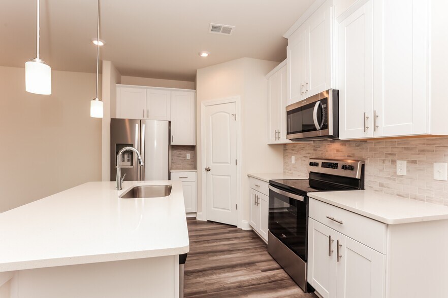 Building Photo - 906 Ridge Ln