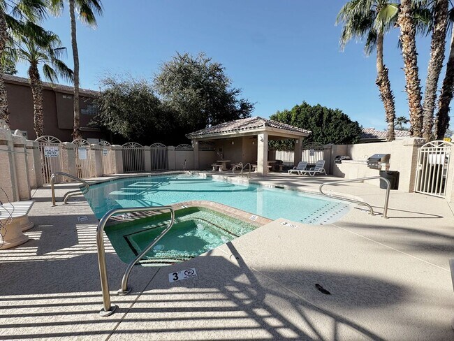 Building Photo - ABSOLUTELY STUNNING 4BR 2.5BA, OVER 2100SQFT, COMMUNITY POOL, CHANDLER