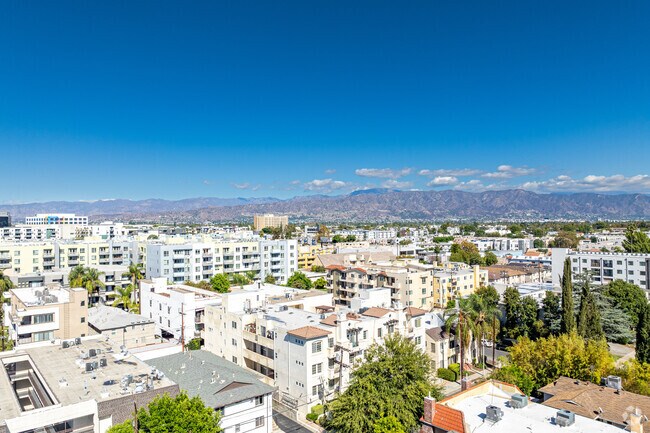 Context - NOHO ARTS Courtyard Apts