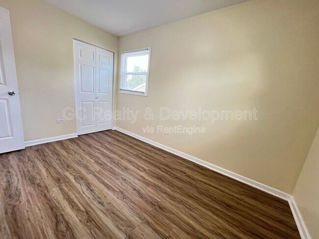 Building Photo - 206 E Center St