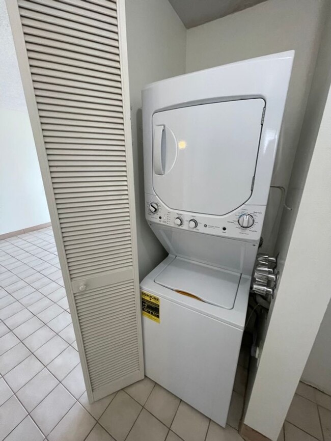 Building Photo - Summer Palace- 20th Floor- 1 bed 1 bath 1 ...