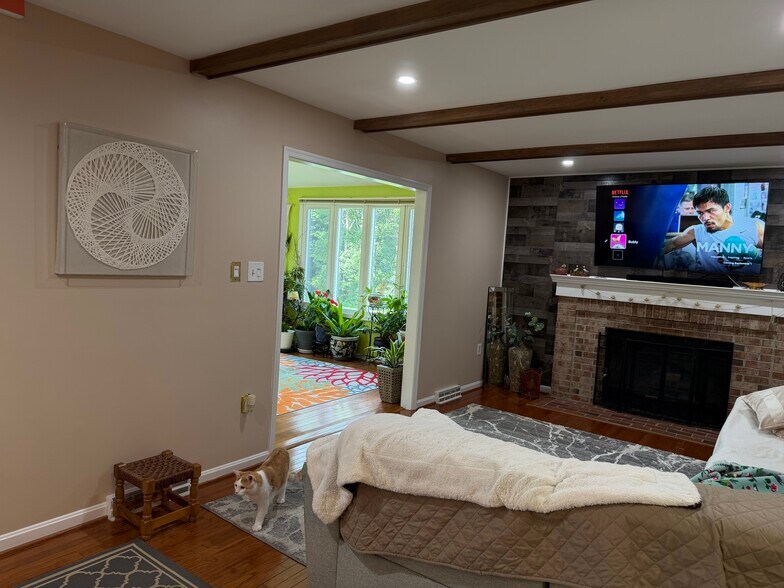Building Photo - 8715 Shadowlake Way