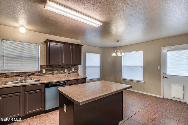 Building Photo - 10932 Duster Dr