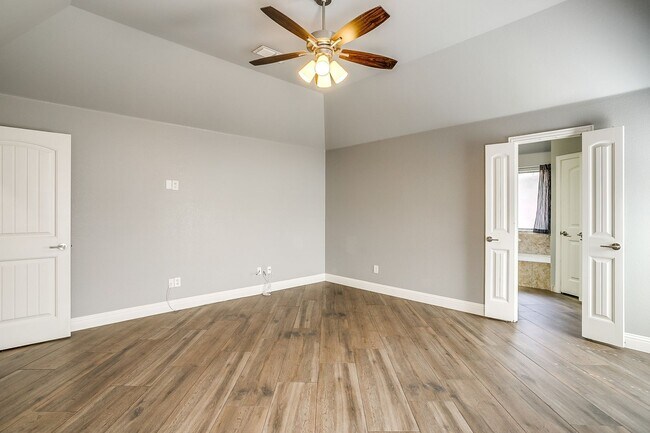 Building Photo - Beautiful 4 Bed, 2 Bath in Pristine Willow...