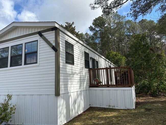 Building Photo - 8907 Deerwood Dr