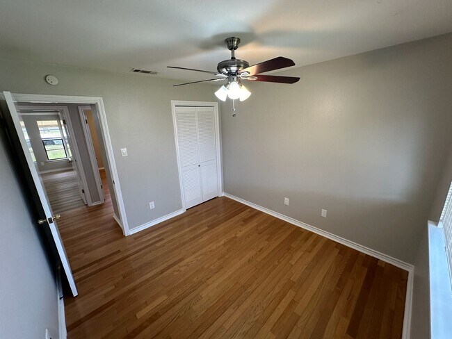 Building Photo - 12101 Scissortail Dr