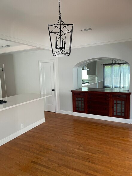Building Photo - 845 N Kilkea Dr