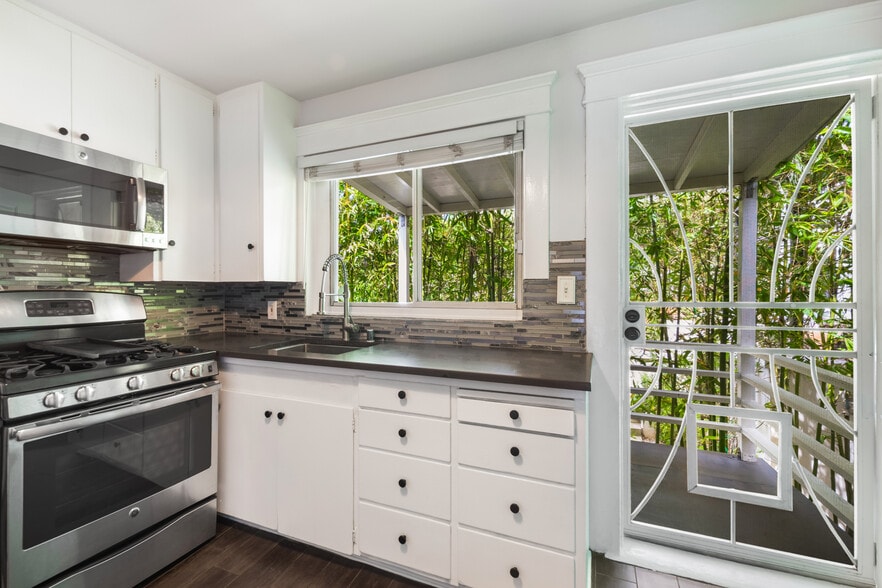 Kitchen - 1100 Coronado Ter