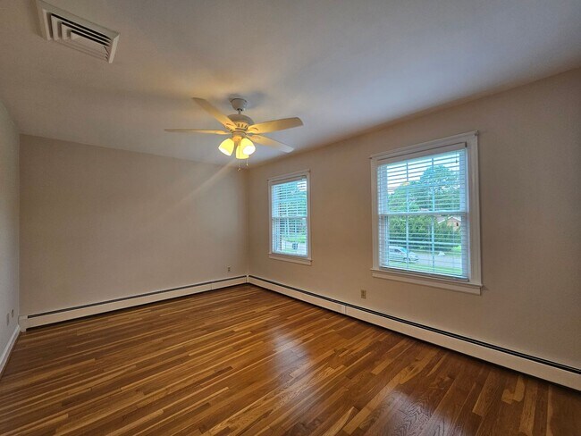 Building Photo - WITCH DUCK POINT