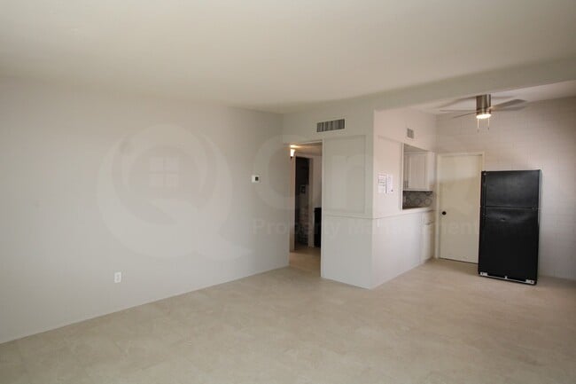 Building Photo - 3207 N 67th Pl