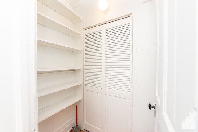 Building Photo - 1420 W Irving Park Rd