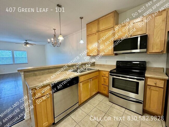 Building Photo - 407 Green Leaf