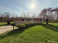 Building Photo - 8 Poe Ct