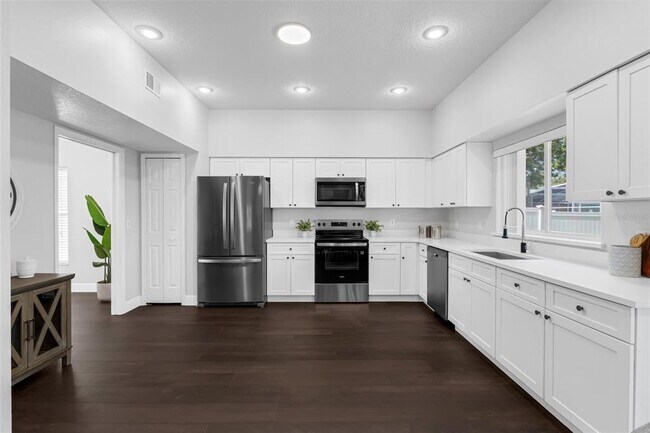 Building Photo - 1121 Needlewood Loop