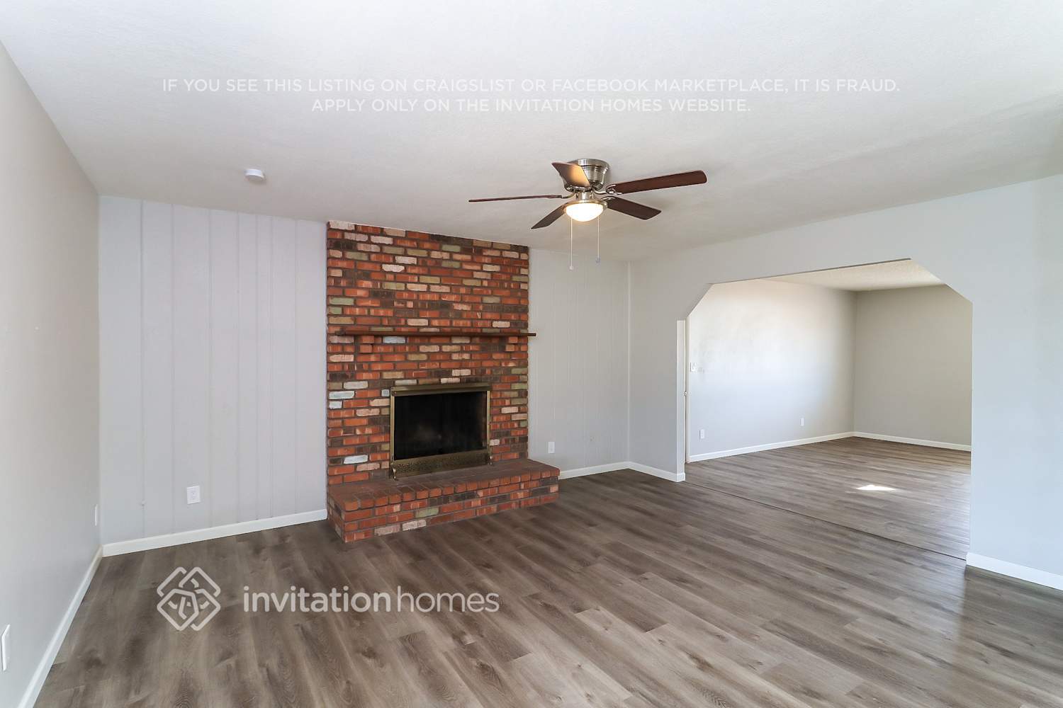 Building Photo - 4221 W Paradise Dr