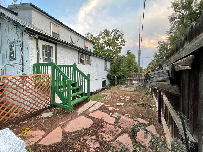 Building Photo - 706 S 25th St