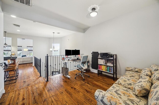 Building Photo - 420 W Saulnier St