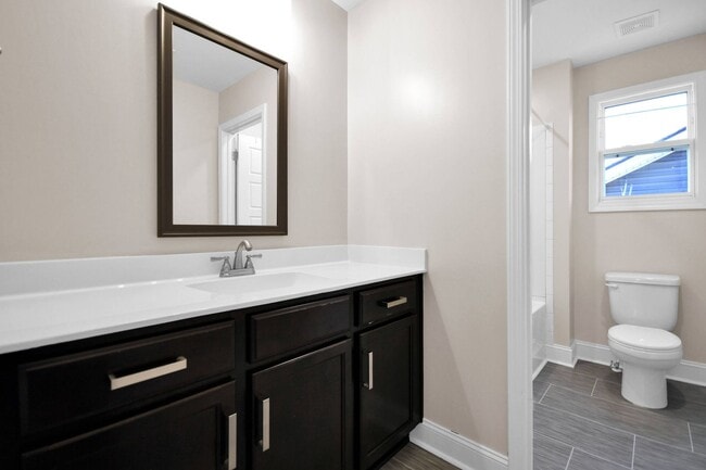 Building Photo - Pet Friendly Three Bedroom!