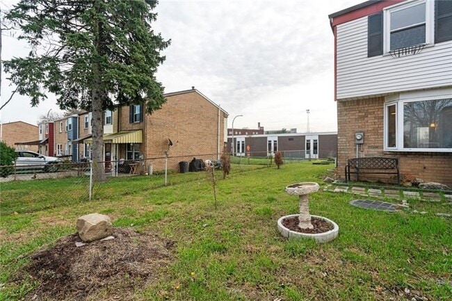 Building Photo - 310 Enright Ct