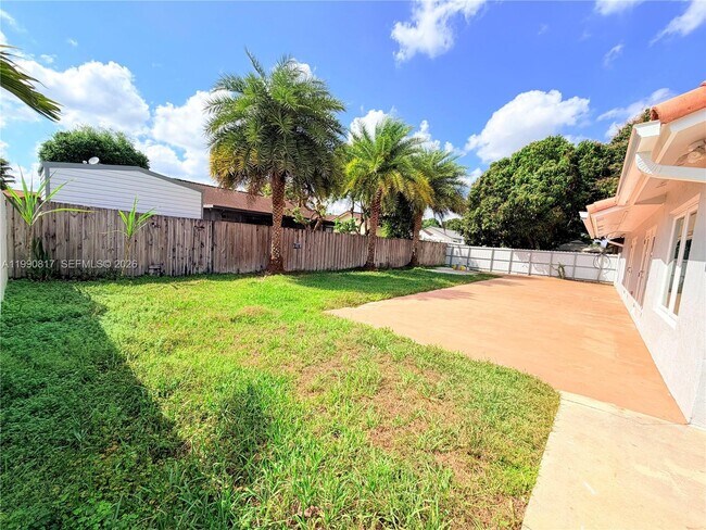 Building Photo - 17322 SW 149th Ct