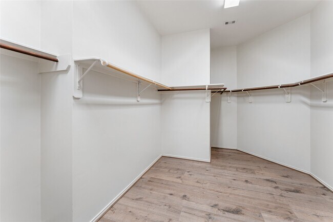 Building Photo - 1602 Eden Meadows Dr