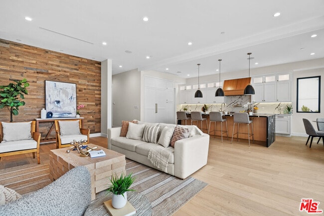 Building Photo - 4475 Mammoth Ave