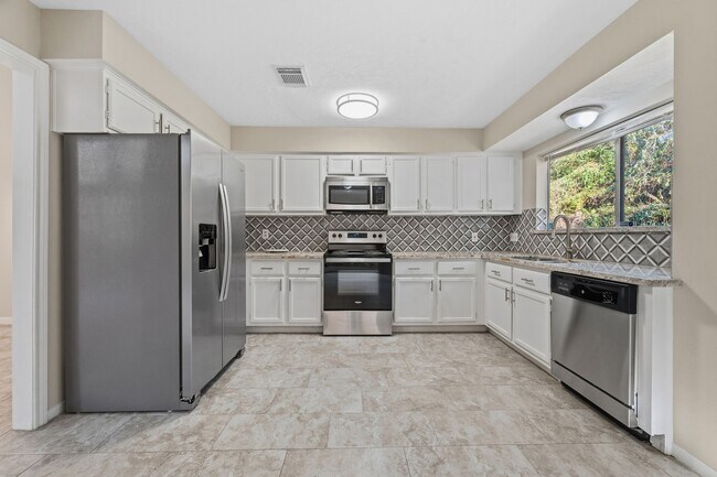 Building Photo - 3330 Beech Point Dr