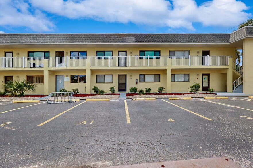 Building Photo - 6703 Midnight Pass Rd